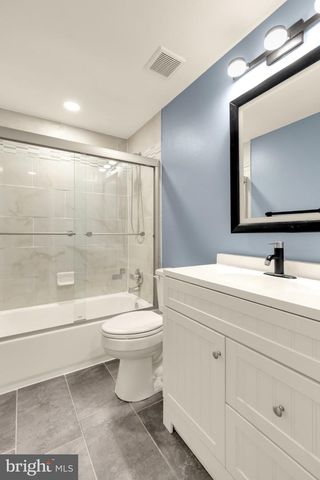 7945 FREEHOLLOW DR, Falls Church, VA 22042