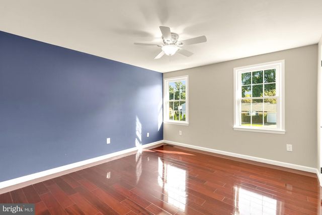 7945 FREEHOLLOW DR, Falls Church, VA 22042