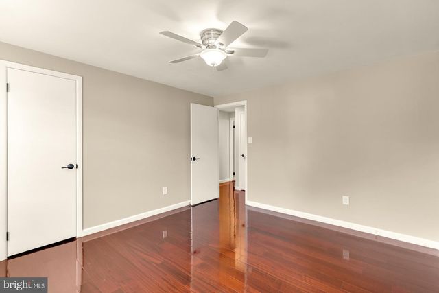 7945 FREEHOLLOW DR, Falls Church, VA 22042