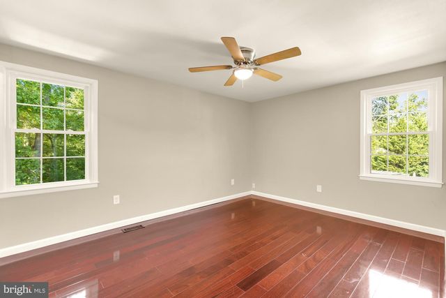 7945 FREEHOLLOW DR, Falls Church, VA 22042