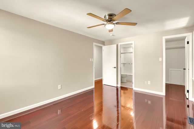7945 FREEHOLLOW DR, Falls Church, VA 22042