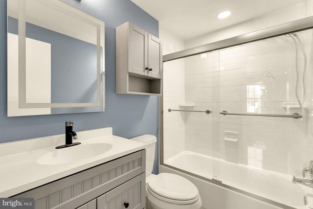 7945 FREEHOLLOW DR, Falls Church, VA 22042