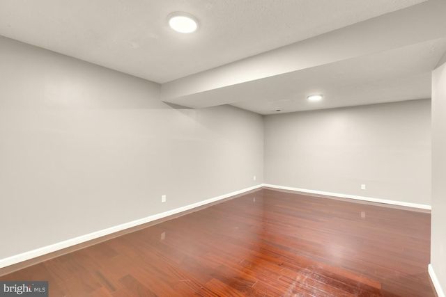 7945 FREEHOLLOW DR, Falls Church, VA 22042