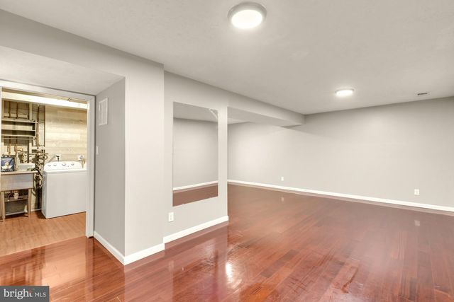 7945 FREEHOLLOW DR, Falls Church, VA 22042