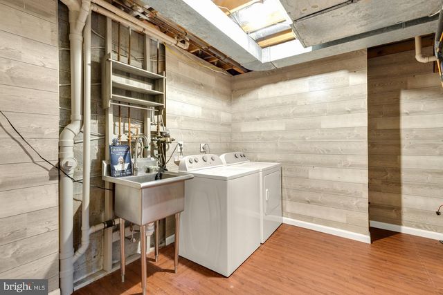 7945 FREEHOLLOW DR, Falls Church, VA 22042