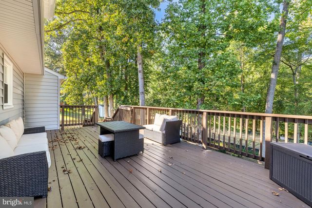 7945 FREEHOLLOW DR, Falls Church, VA 22042