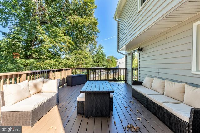 7945 FREEHOLLOW DR, Falls Church, VA 22042