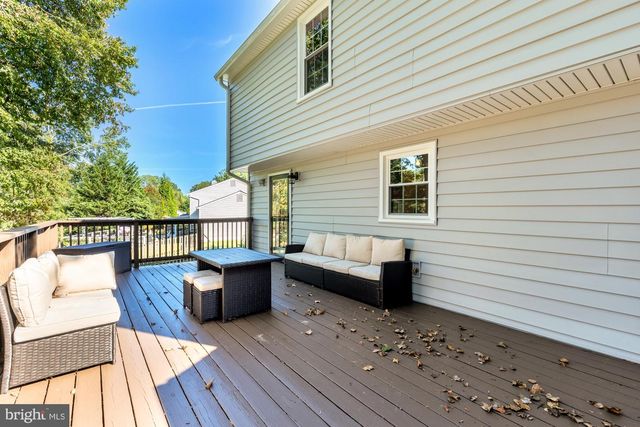 7945 FREEHOLLOW DR, Falls Church, VA 22042