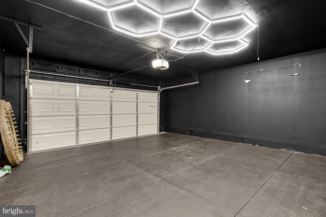 7945 FREEHOLLOW DR, Falls Church, VA 22042