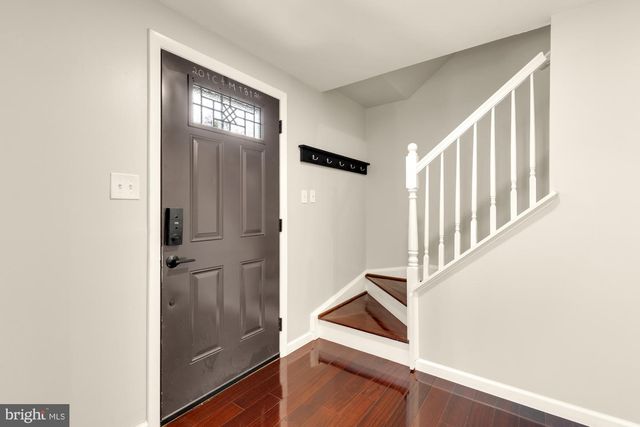 7945 FREEHOLLOW DR, Falls Church, VA 22042