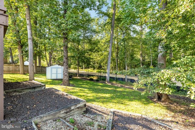 7945 FREEHOLLOW DR, Falls Church, VA 22042