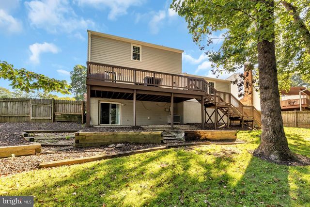 7945 FREEHOLLOW DR, Falls Church, VA 22042