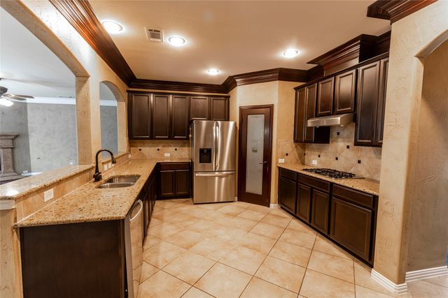 2931 Bandera, Grand Prairie, TX 75054