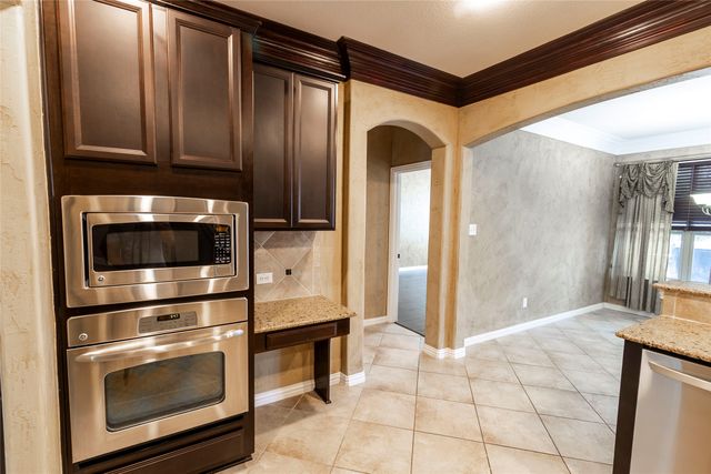 2931 Bandera, Grand Prairie, TX 75054