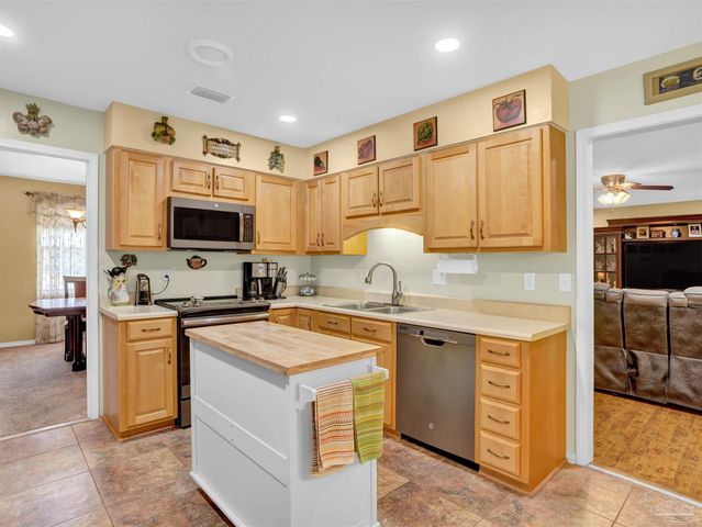 8303 Lyric Dr, Pensacola, FL 32514