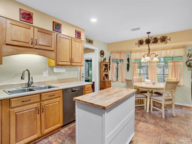 8303 Lyric Dr, Pensacola, FL 32514