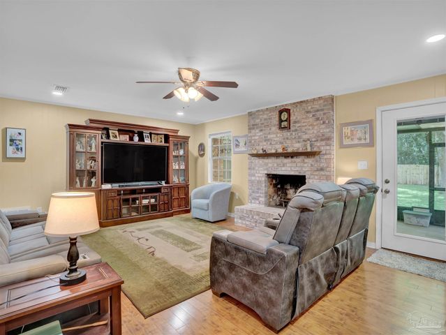 8303 Lyric Dr, Pensacola, FL 32514