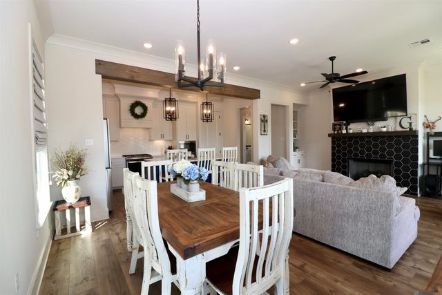 3084 Parkside Ln, St Francisville, LA 70775