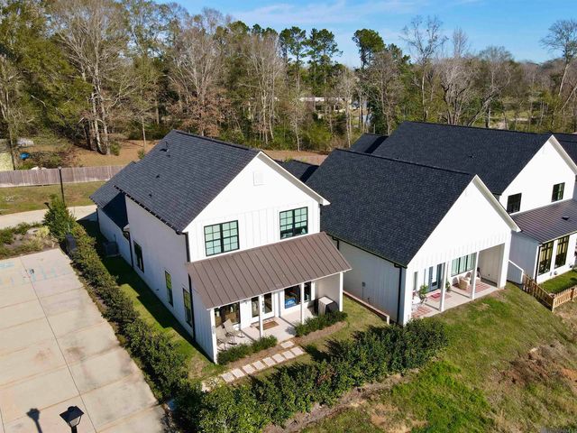 3084 Parkside Ln, St Francisville, LA 70775