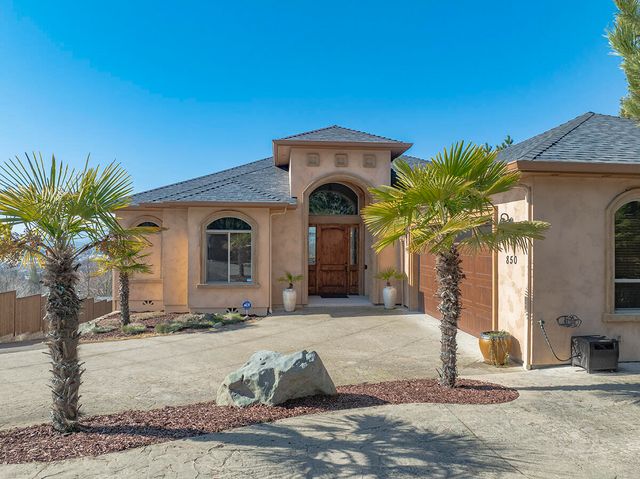 850 NE Tokay Heights, Grants Pass, OR 97526