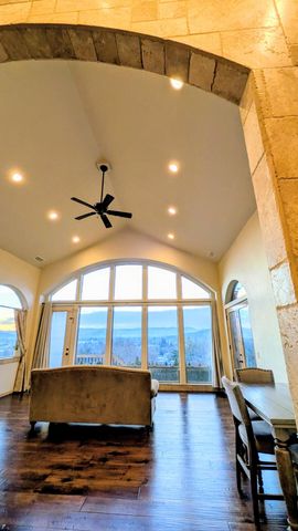 850 NE Tokay Heights, Grants Pass, OR 97526