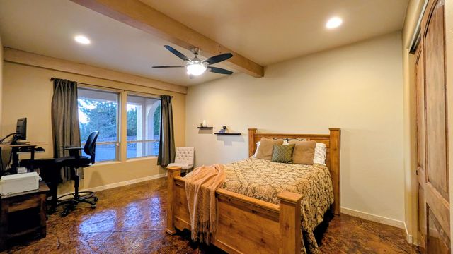 850 NE Tokay Heights, Grants Pass, OR 97526