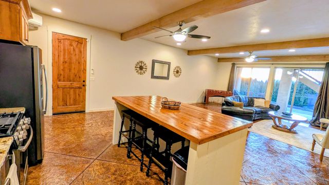 850 NE Tokay Heights, Grants Pass, OR 97526