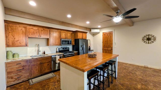 850 NE Tokay Heights, Grants Pass, OR 97526