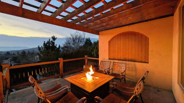 850 NE Tokay Heights, Grants Pass, OR 97526