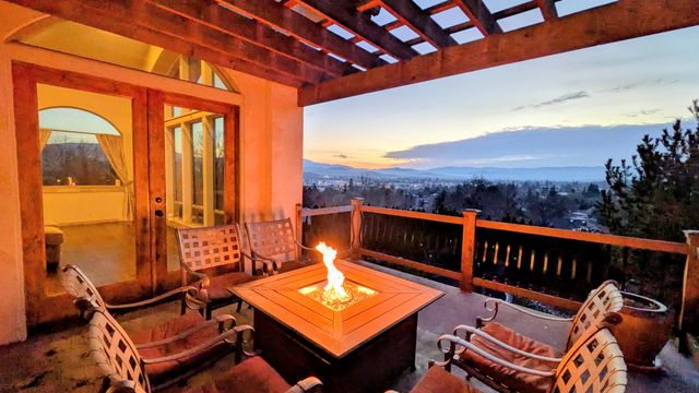 850 NE Tokay Heights, Grants Pass, OR 97526