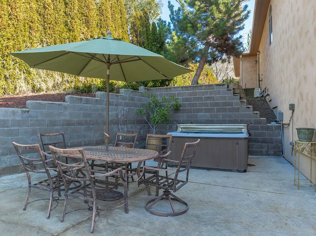 850 NE Tokay Heights, Grants Pass, OR 97526