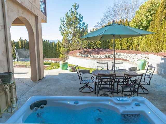 850 NE Tokay Heights, Grants Pass, OR 97526