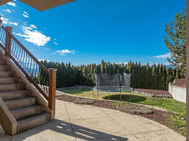 850 NE Tokay Heights, Grants Pass, OR 97526