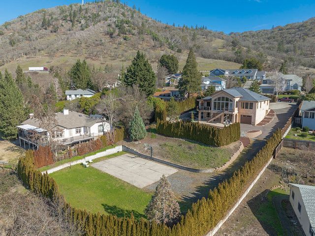 850 NE Tokay Heights, Grants Pass, OR 97526