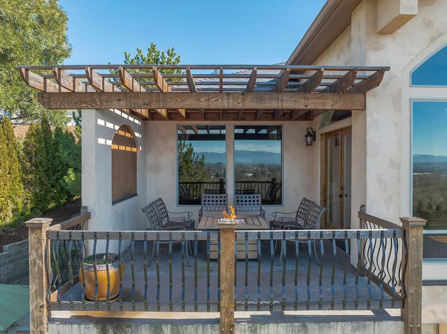 850 NE Tokay Heights, Grants Pass, OR 97526