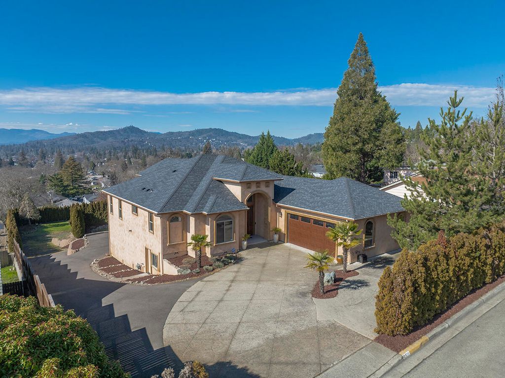 850 NE Tokay Heights, Grants Pass, OR 97526