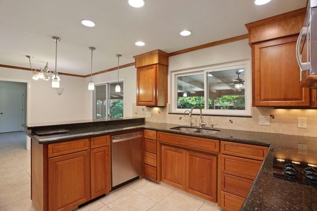 1077 Beyer Ln, Stockton, CA 95215