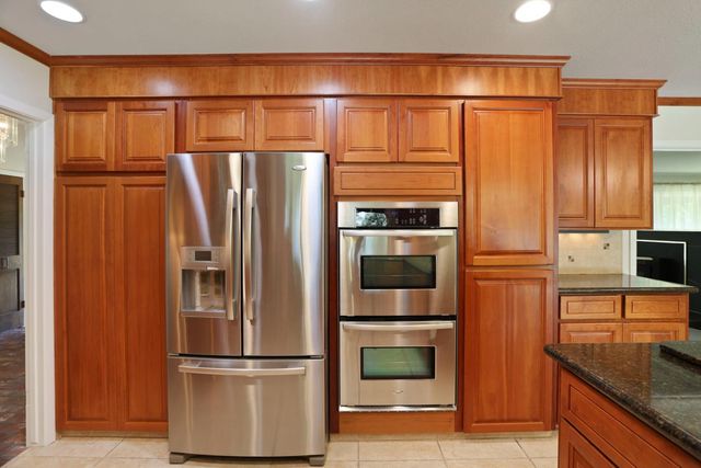 1077 Beyer Ln, Stockton, CA 95215