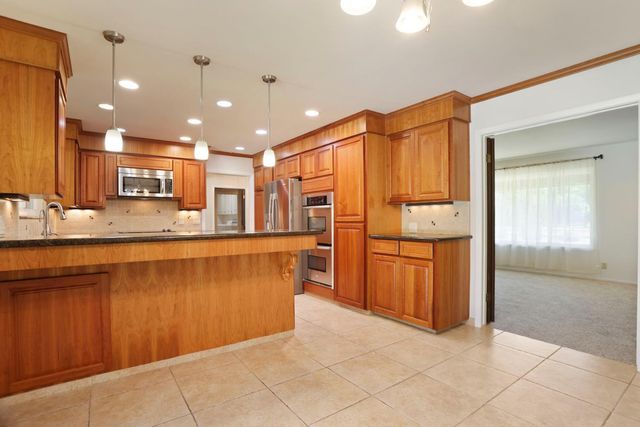 1077 Beyer Ln, Stockton, CA 95215