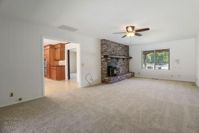 1077 Beyer Ln, Stockton, CA 95215
