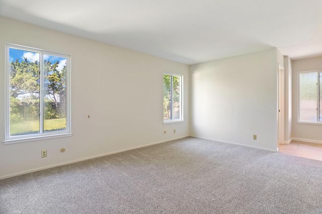 1077 Beyer Ln, Stockton, CA 95215