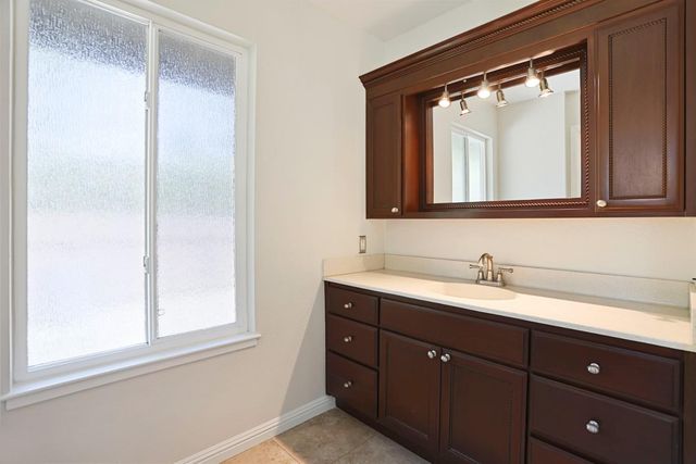 1077 Beyer Ln, Stockton, CA 95215