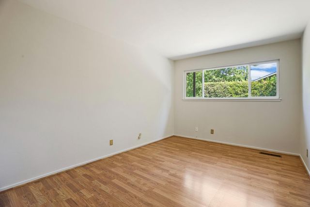 1077 Beyer Ln, Stockton, CA 95215