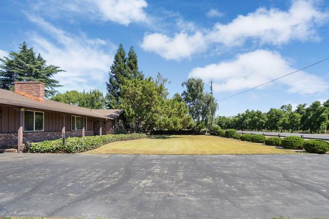 1077 Beyer Ln, Stockton, CA 95215