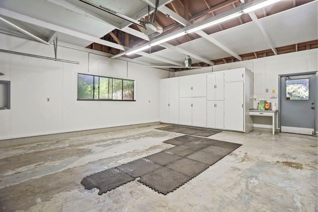1077 Beyer Ln, Stockton, CA 95215