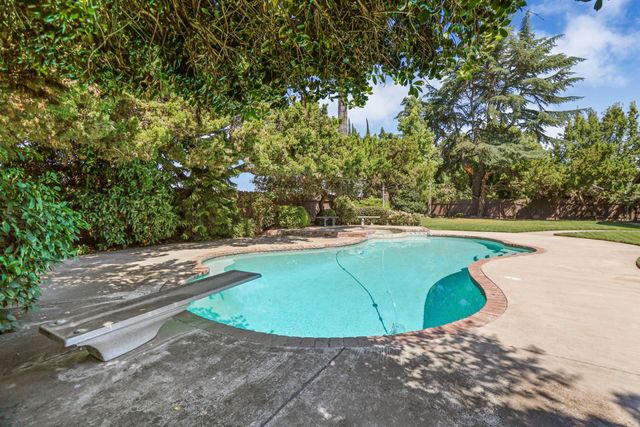 1077 Beyer Ln, Stockton, CA 95215