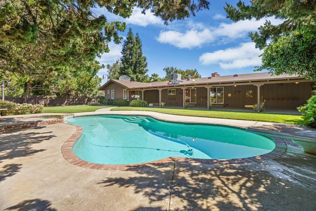 1077 Beyer Ln, Stockton, CA 95215