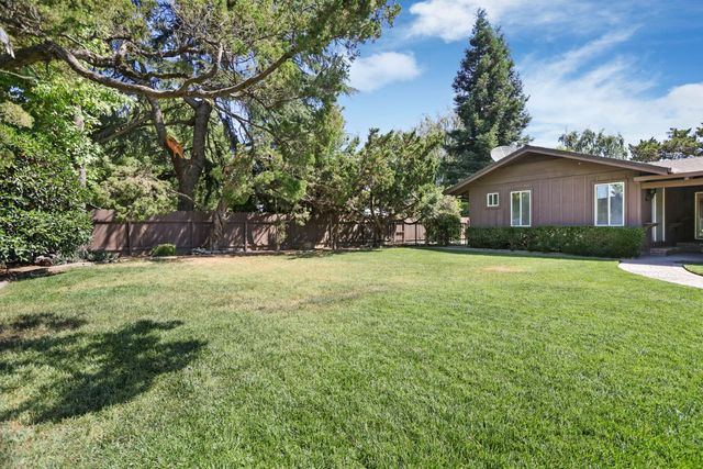 1077 Beyer Ln, Stockton, CA 95215