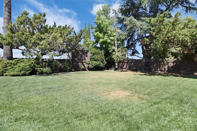 1077 Beyer Ln, Stockton, CA 95215