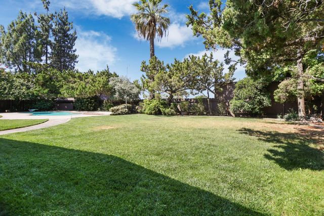 1077 Beyer Ln, Stockton, CA 95215